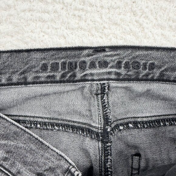American Eagle Outfitters Womens High-Waisted Black Distressed Jeans Size 8 Shor - Picture 5 of 7